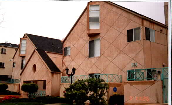 Venice Way Condominiums in Inglewood, CA - Building Photo