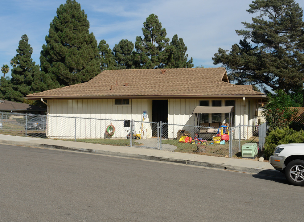 94-98 Calle Vista in Camarillo, CA - Building Photo