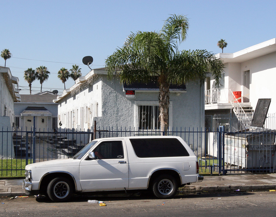 612 W 81st St in Los Angeles, CA - Building Photo