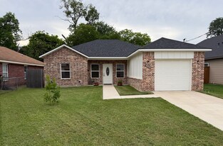 3331 Spring Ave in Dallas, TX - Building Photo