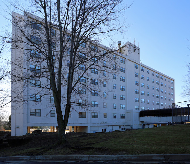 Plaza Towers in Kansas City, KS - Foto de edificio - Building Photo