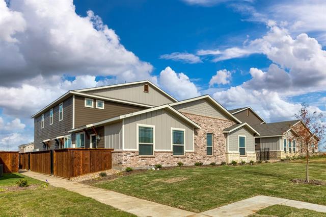735 Harvest Moon Dr in Venus, TX - Building Photo - Building Photo