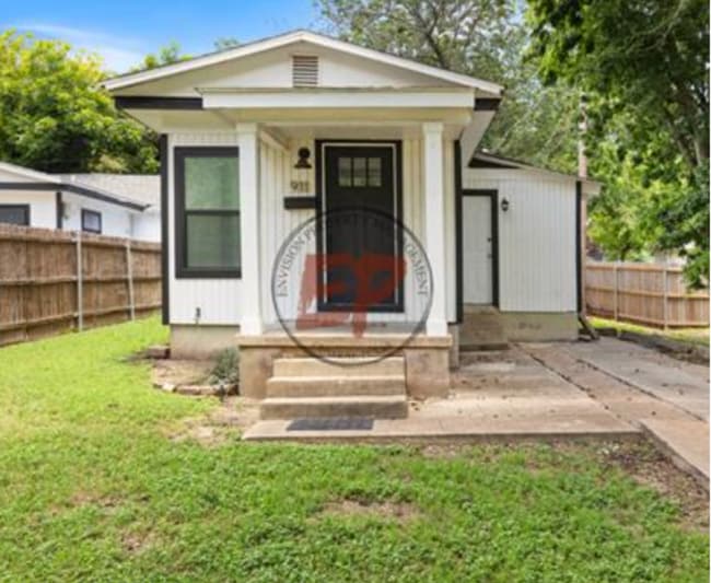 property at 915 N 19th St