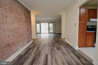 6010 Westchester Park Dr in College Park, MD - Building Photo - Building Photo