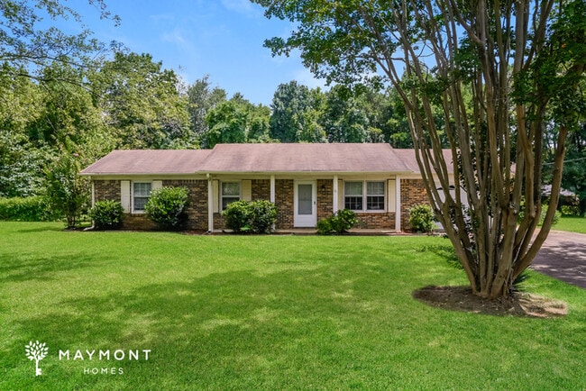 121 Greenwood Cir