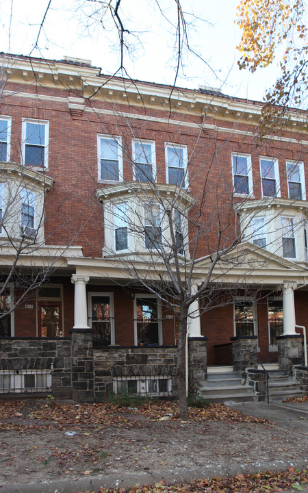 3114 N Calvert St in Baltimore, MD - Foto de edificio