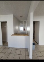 4426 Via San Rafael in Las Vegas, NV - Foto de edificio - Building Photo