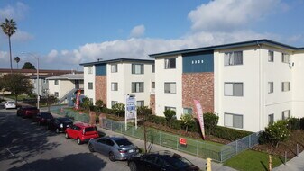 Torrance Palms in Torrance, CA - Building Photo
