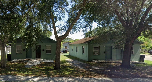property at 905 W Anderson St