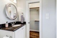 1621 Columbia St photo'