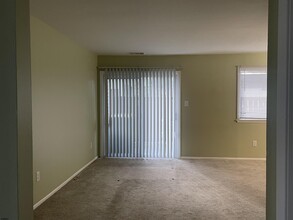 2142 Rhododendron Ct in Hamilton, NJ - Building Photo - Building Photo