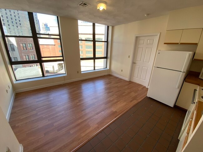 79 Essex St, Unit 2 in Boston, MA - Building Photo - Building Photo