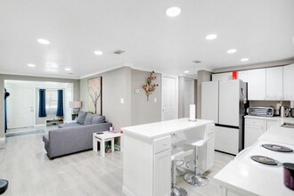 2907 E Washington St in Orlando, FL - Building Photo - Building Photo