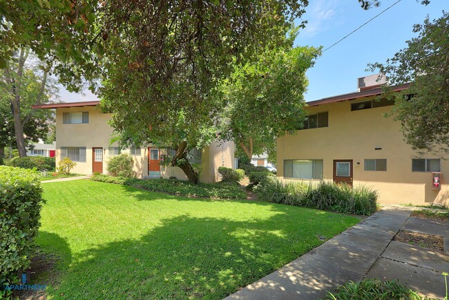 227 N Mountain Ave in Monrovia, CA - Building Photo - Building Photo