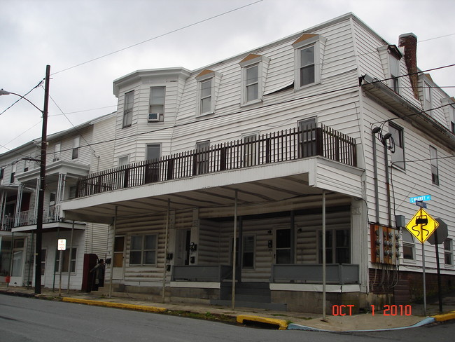 143 Market St in Williamstown, PA - Building Photo - Building Photo