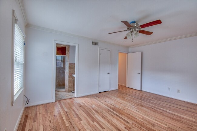 property at 4710 Willowbend Blvd