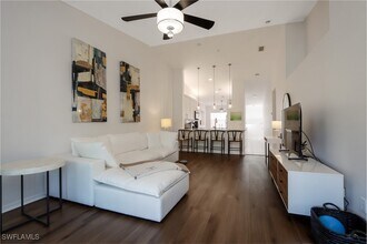 2585 Old Groves Rd in Naples, FL - Foto de edificio - Building Photo