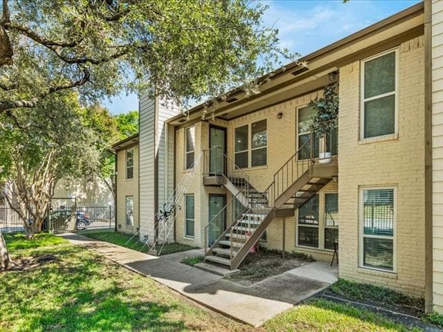 10650 Steppington Dr in Dallas, TX - Building Photo - Building Photo