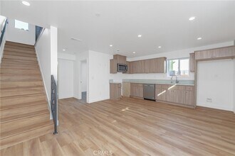 1183 E 59th Pl in Los Angeles, CA - Building Photo - Building Photo