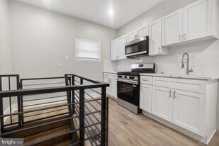 5437 Webster St in Philadelphia, PA - Building Photo