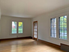 1424 E Olive St in Shorewood, WI - Foto de edificio - Building Photo