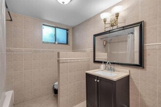 451 Ives Dairy Rd in North Miami Beach, FL - Building Photo - Building Photo