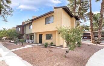 200 Bel Port Dr in Las Vegas, NV - Building Photo - Building Photo
