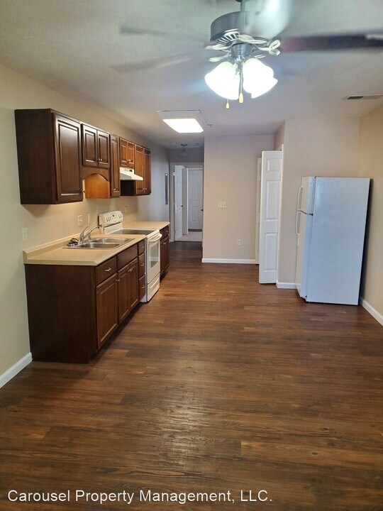 1309 Carousel Ct in Evansville, IN - Building Photo