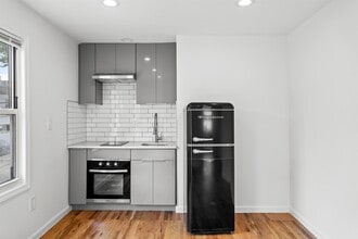 695 Summit Ave in Jersey City, NJ - Building Photo - Building Photo
