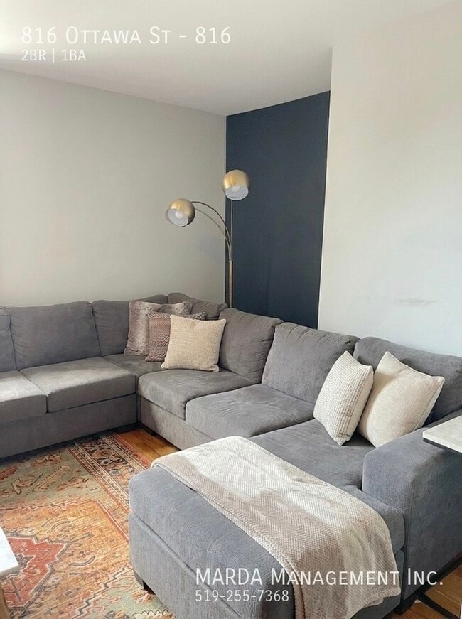 property at 816 Ottawa St