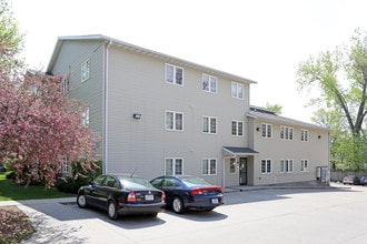 Total Property Management 3206 Lincoln Way in Ames, IA - Building Photo - Building Photo