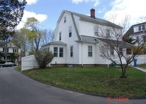 23 Holl St in Manchester, CT - Foto de edificio - Building Photo