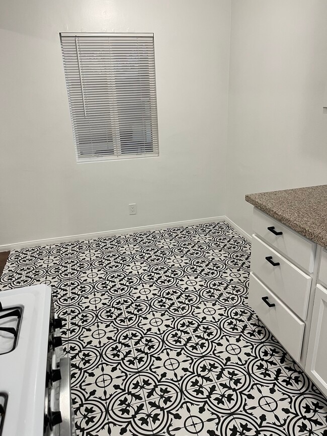 207 Sheldon St, Unit 4 in El Segundo, CA - Foto de edificio - Building Photo