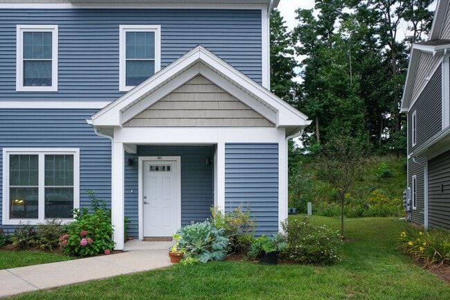 85 Griffin Ln in Essex Junction, VT - Building Photo - Building Photo