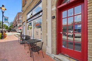 166 Maplewood Ave in Maplewood, NJ - Building Photo