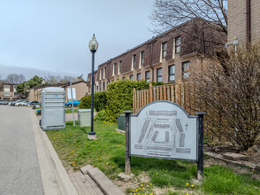 46 Dearbourne Blvd in Brampton, ON - Building Photo - Other