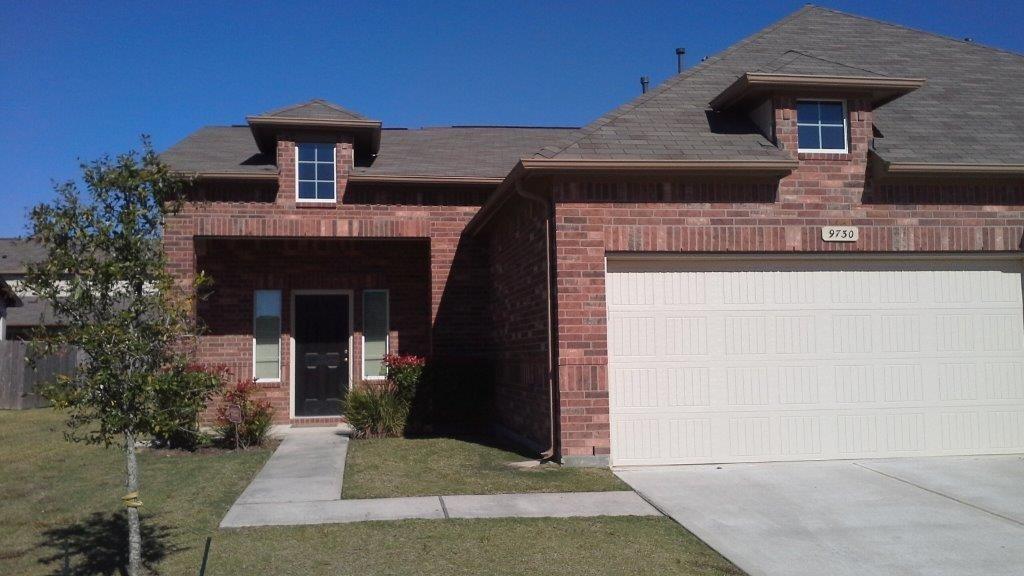 9730 Caprice Court in Houston, TX - Building Photo