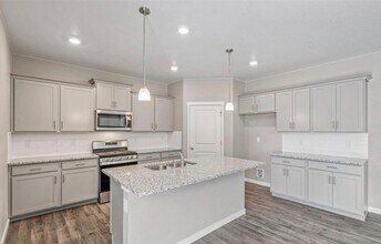 Spacious 5-Bedroom Home Including All Appl in Greeley, CO - Foto de edificio - Building Photo