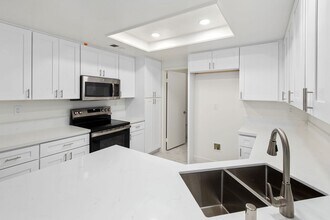 201 Stanford in Irvine, CA - Building Photo - Building Photo