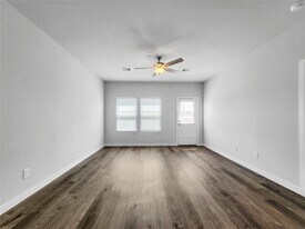 11526 Prosperity Dr in Barrett, TX - Building Photo