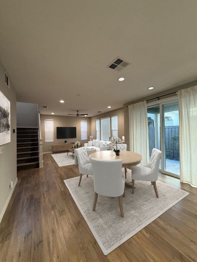 3327 Forney Wy in Sacramento, CA - Building Photo - Building Photo