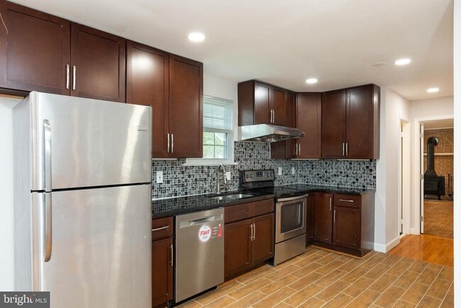 9004 Roundleaf Way in Gaithersburg, MD - Building Photo - Building Photo