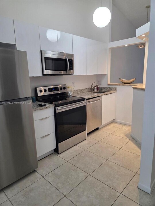 3686 NW 83rd Ln in Sunrise, FL - Building Photo