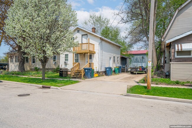 property at 231 W Follett St