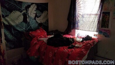 34 Darling St, Unit 2 in Roxbury Crossing, MA - Foto de edificio - Building Photo