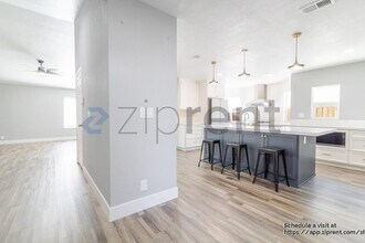 5912 Laguna Villa Way in Elk Grove, CA - Building Photo - Building Photo