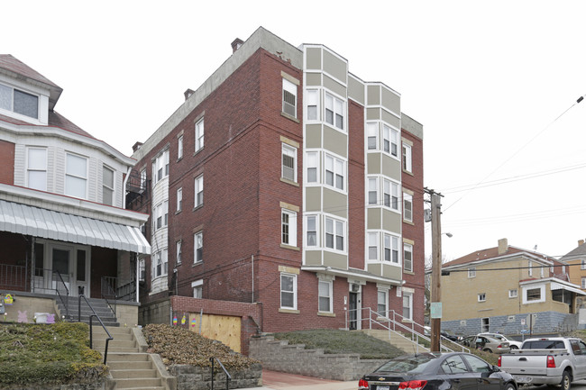 1500 Fallowfield Ave in Beechview, PA - Foto de edificio - Building Photo