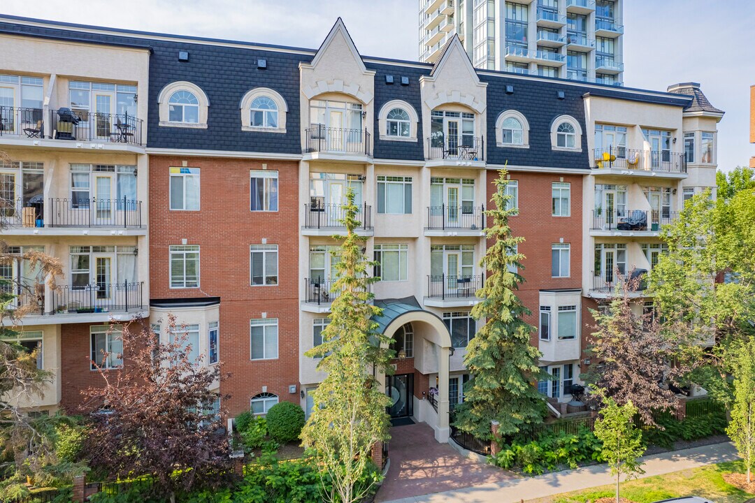 The Savoy in Calgary, AB - Building Photo