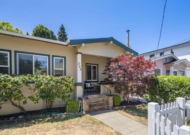 303 Highland Ave in San Mateo, CA - Building Photo - Building Photo