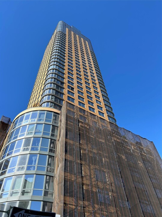 306 Gold St in Brooklyn, NY - Building Photo